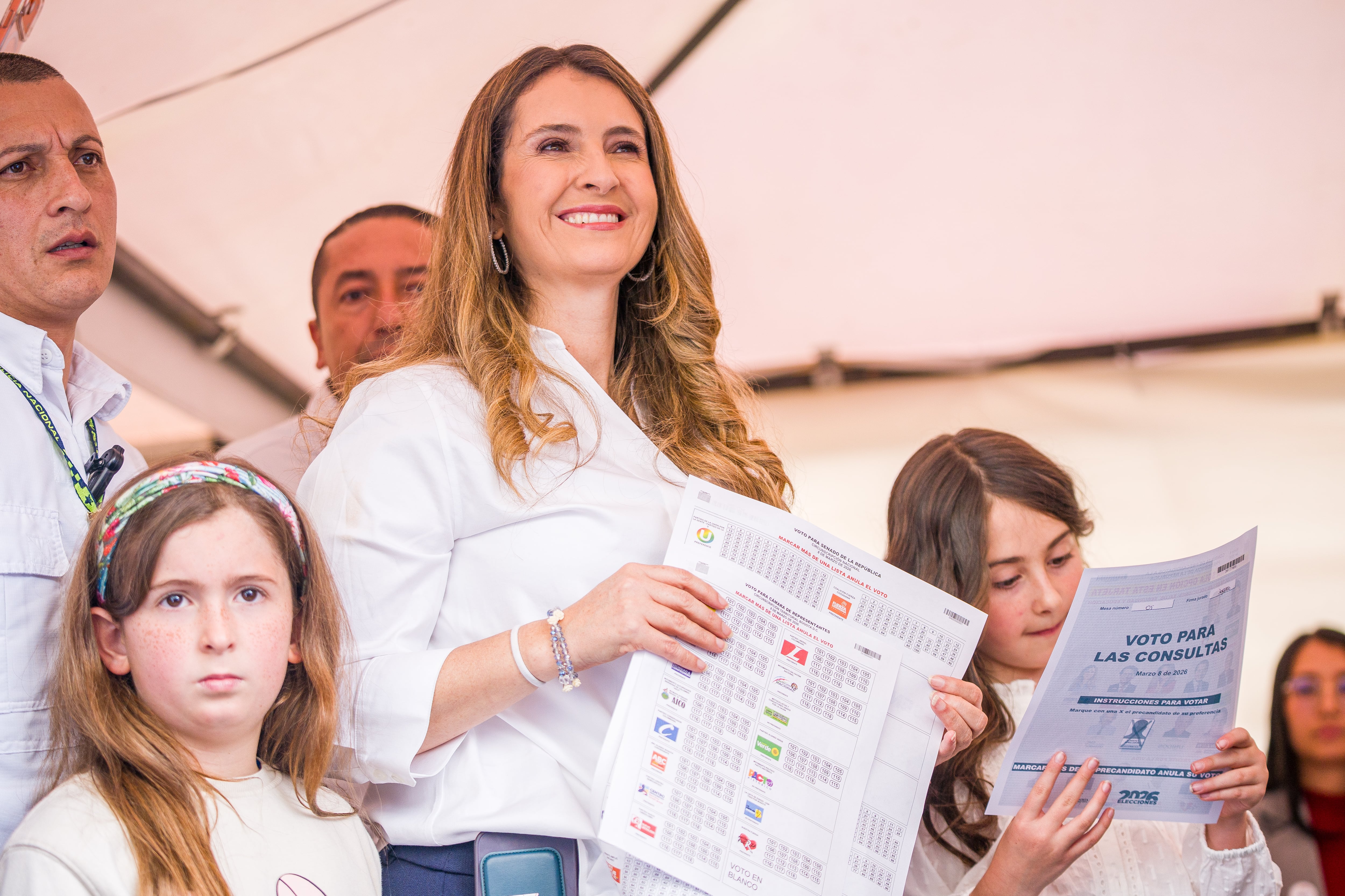 Paloma Valencia en su puesto de votación, en Bogotá, este domingo.