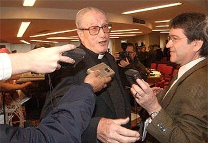 José María Setién, obispo emérito de San Sebastián, en el salón de plenos de la Conferencia Episcopal Española.