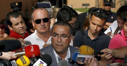 Enrique Ortiz, a su salida de los juzgados de Orihuela. 