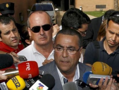 Enrique Ortiz, a su salida de los juzgados de Orihuela.