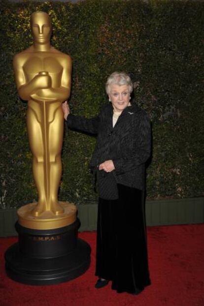 La actriz Angela Lansbury en la gala de los premios honor&iacute;ficos de los Oscar de 2013.