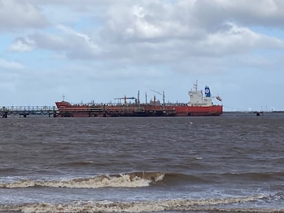 Barcos cargueros en la refinería de Immingham, en Reino Unido.