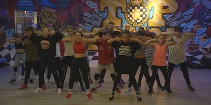 Los Kidz on the block ensayan una coreografía en 'El baile de Los Ángeles'.