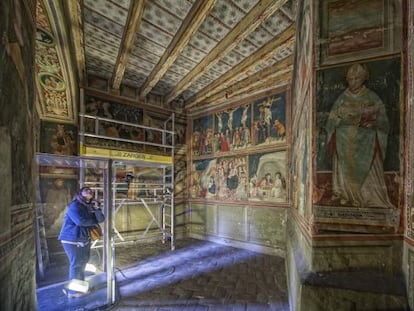 Los frescos de Ferran Bassa en la capilla de Sant Miquel del monasterio de Pedralbes de Barcelona se restauran gracias al Crowfunding. / Carles Ribas