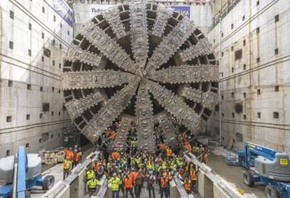 La tuneladora Bertha fuera del túnel de la SR-99 de Seattle en abril de 2017.