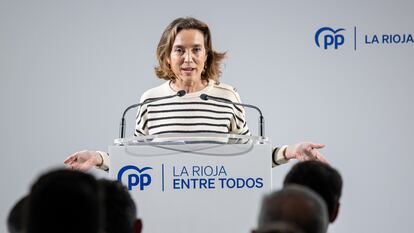 La secretaria general del Partido Popular, Cuca Gamarra, interviene ante la junta directiva del PP de La Rioja, este sábado, en Logroño.