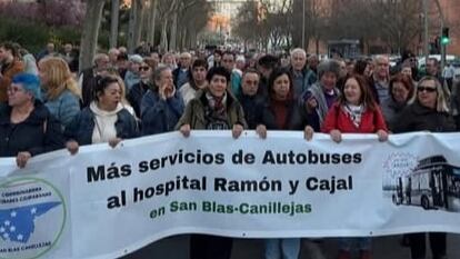 Vecinos de San Blas-Canillejas protestan para exigir más servicios de autobuses al Hospital Ramón y Cajal