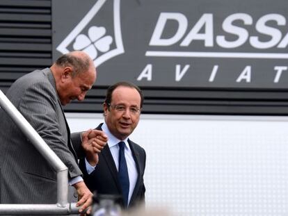 El socialista Hollande acompa&ntilde;a a Dassault, empresario y exalcalde de la UMP.  