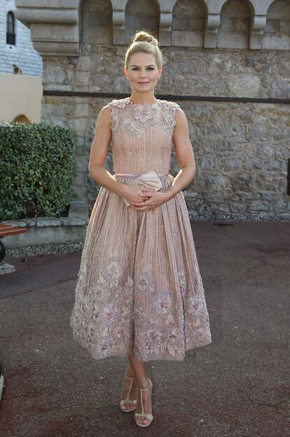 Jennifer Morrison asistió a una recepción celebrada en el Palacio de Mónaco con este Alta Costura de Georges Hobeika. El peinado, los accesorios y el vestido consiguen un resultado demasiado 'princesa'.