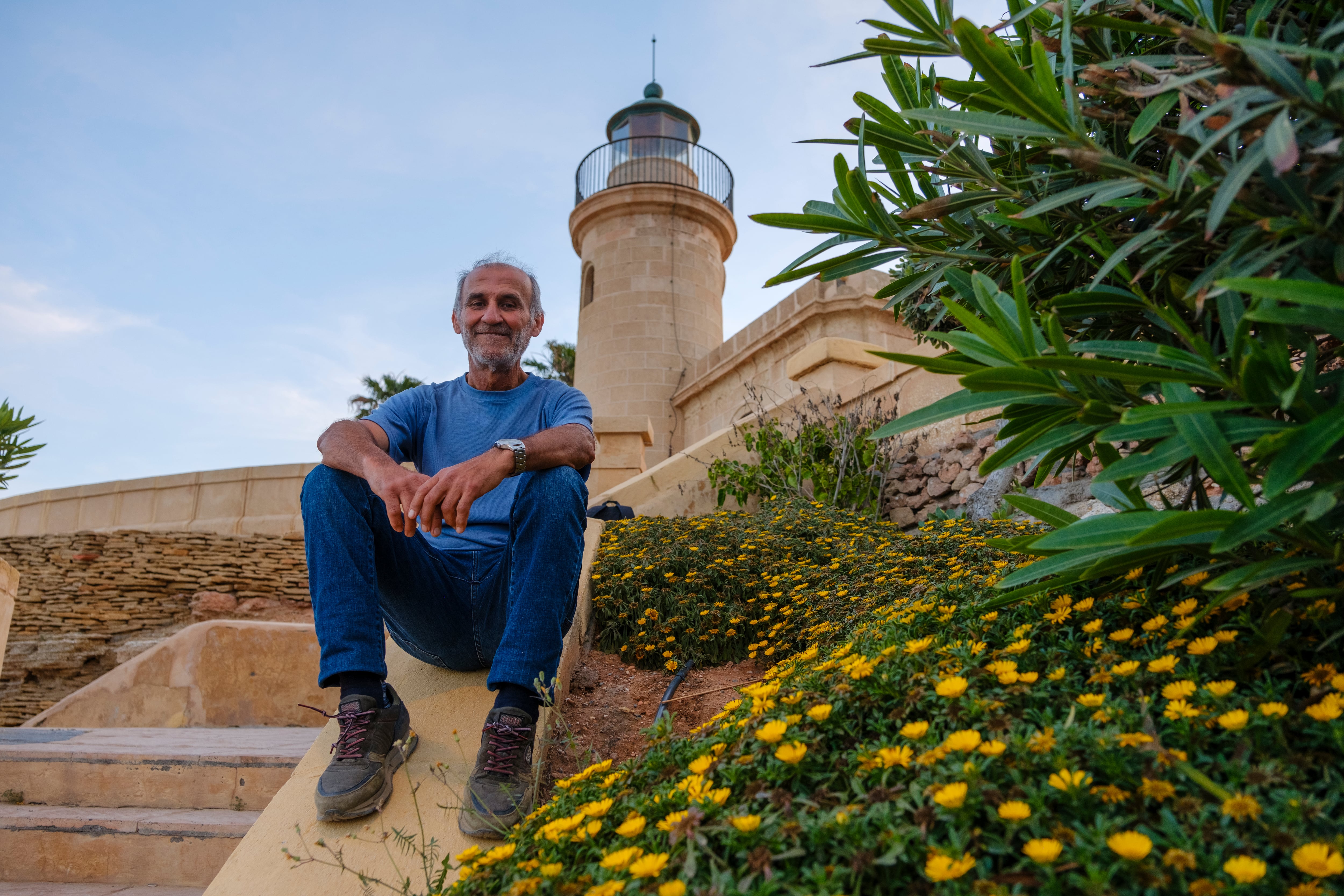 El funcionario jubilado Victoriano López, de 63 años, el jueves en Roquetas de Mar.