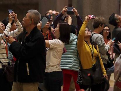 Numerosos turistas en la Sagrada Familia.