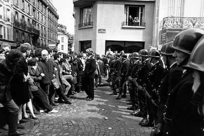 Mientras tanto, las imágenes de protestas estudiantiles de París darían la vuelta al mundo.