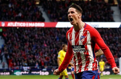 Fernando Torres celebra el segundo gol del Atlético de Madrid ante Las Palmas.