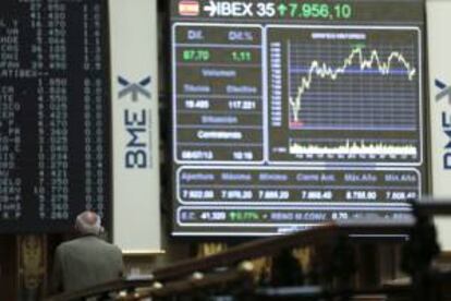 Pantalla con el principal indicador de la bolsa española, el IBEX 35. EFE/Archivo