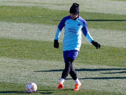 Griezmann, durante el último entrenamiento del Atlético previo al partido de Copa del Rey de este jueves ante el Real Madrid.