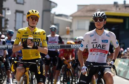 Jonas Vingegaard, con el maillot amarillo, y Tadej Pogacar, durante la séptima etapa del Tour de Francia.