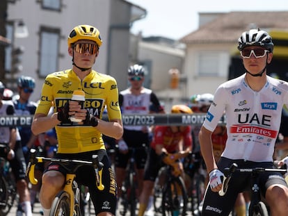 Jonas Vingegaard, con el maillot amarillo, y Tadej Pogacar, durante la séptima etapa del Tour de Francia.