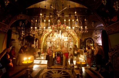 Interior del Santo Sepulcro, donde se venera la crucifixión de Cristo.