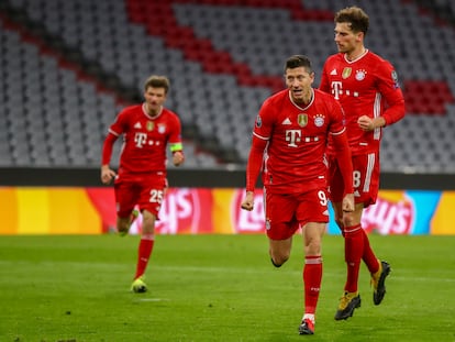 Lewandowski celebra su gol de penalti este miércoles ante la Lazio en el Allianz Arena.