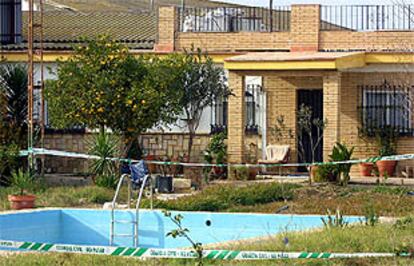 Piscina en la que fue hallado el cadáver de la niña el pasado sábado.