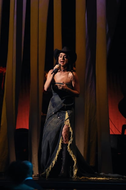 Katy Perry durante su actuación en la gala 56 de los CMA Awards en Nashville. 