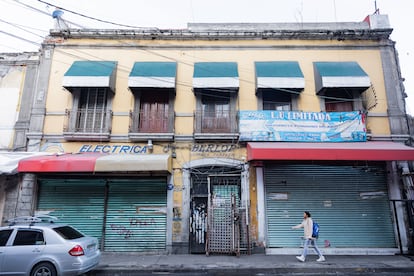 Fachada de Argentina 110, ubicada en el barrio de la Lagunilla, Ciudad de México.