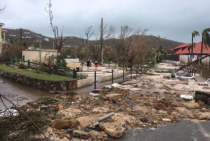 Vista de una calle llena de escombros en la ciudad de Gustavia, capital de San Bartolomé, el 7 de septiembre. 