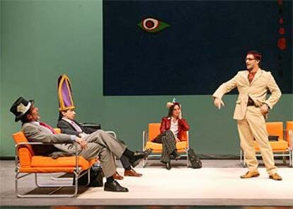 Un momento en la representación de <i>&#39;El mètode Grönholm&#39;,</i> en el teatro Nacional de Barcelona.
