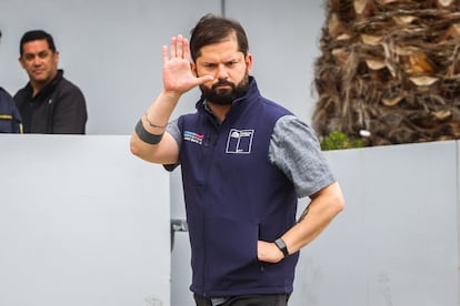 Gabriel Boric a su llegada a una conferencia en Viña del Mar, Chile.