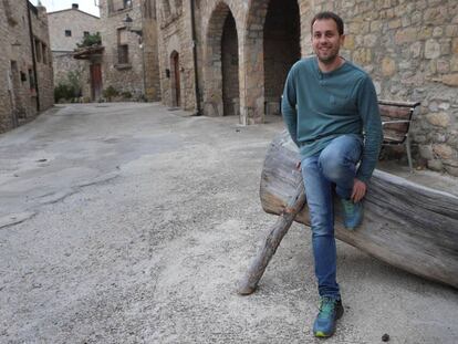 Ton Lloret es dedica a la recuperació de pobles abandonats a Catalunya.