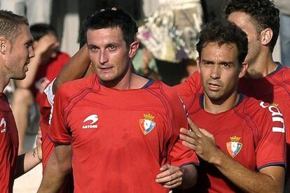 Joseba Llorente (en el centro) celebra un gol de pretemporada con sus compañeros.