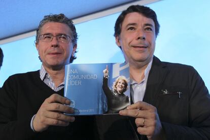 Francisco Granados e Ignacio González presentando el programa del Partido Popular de Madrid en la sede de Génova en 2011.