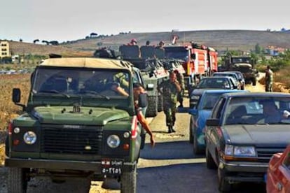 El largo convoy de evacuados procedente de Marjayun, a su llegada a la ciudad de Ibl el-Saqi.