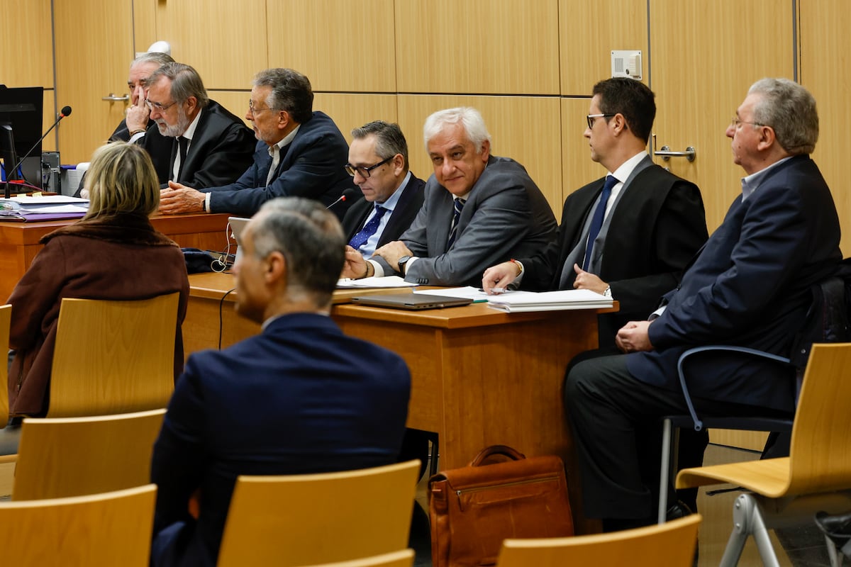 Uno de los testigos de la caja b del PP de Valencia se desdice, trata ...