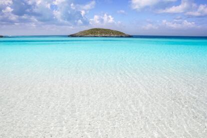 La playa de Ses Illetes, al sur de Formentera, Islas Baleares.