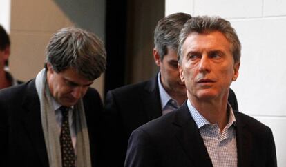 Macri con su ministro de Econom&iacute;a, Alfonso Prat- Gay.