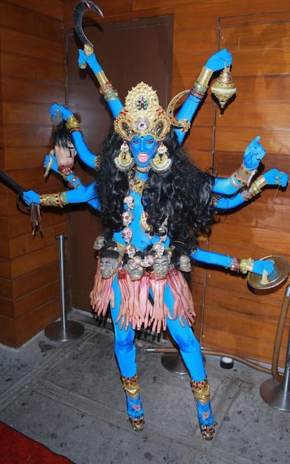 La celebrity más esperada de Halloween también la ha liado. Heidi Klum apareció con esta espectacular caracterización de la diosa hindú Kali. La comunidad india le echó en cara no ser respetuosa con sus creencias.