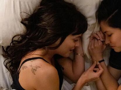 Dakota Johnson y Sonoya Mizuno, en el filme