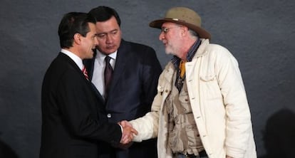 Pe&ntilde;a Nieto y Osorio Chong, con Sicilia.