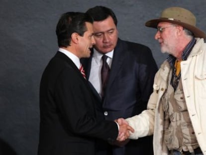 Pe&ntilde;a Nieto y Osorio Chong, con Sicilia.