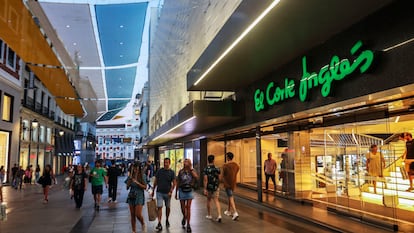 Entrada de la tienda que El Corte Inglés tiene en la calle Preciados de Madrid.