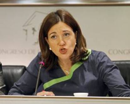 La portavoz del PSOE en el Congreso, Soraya Rodríguez, durante la rueda de rueda de prensa que ofreció hoy en el Congreso  para comentar el proyecto de Presupuestos Generales del Estado para 2014.