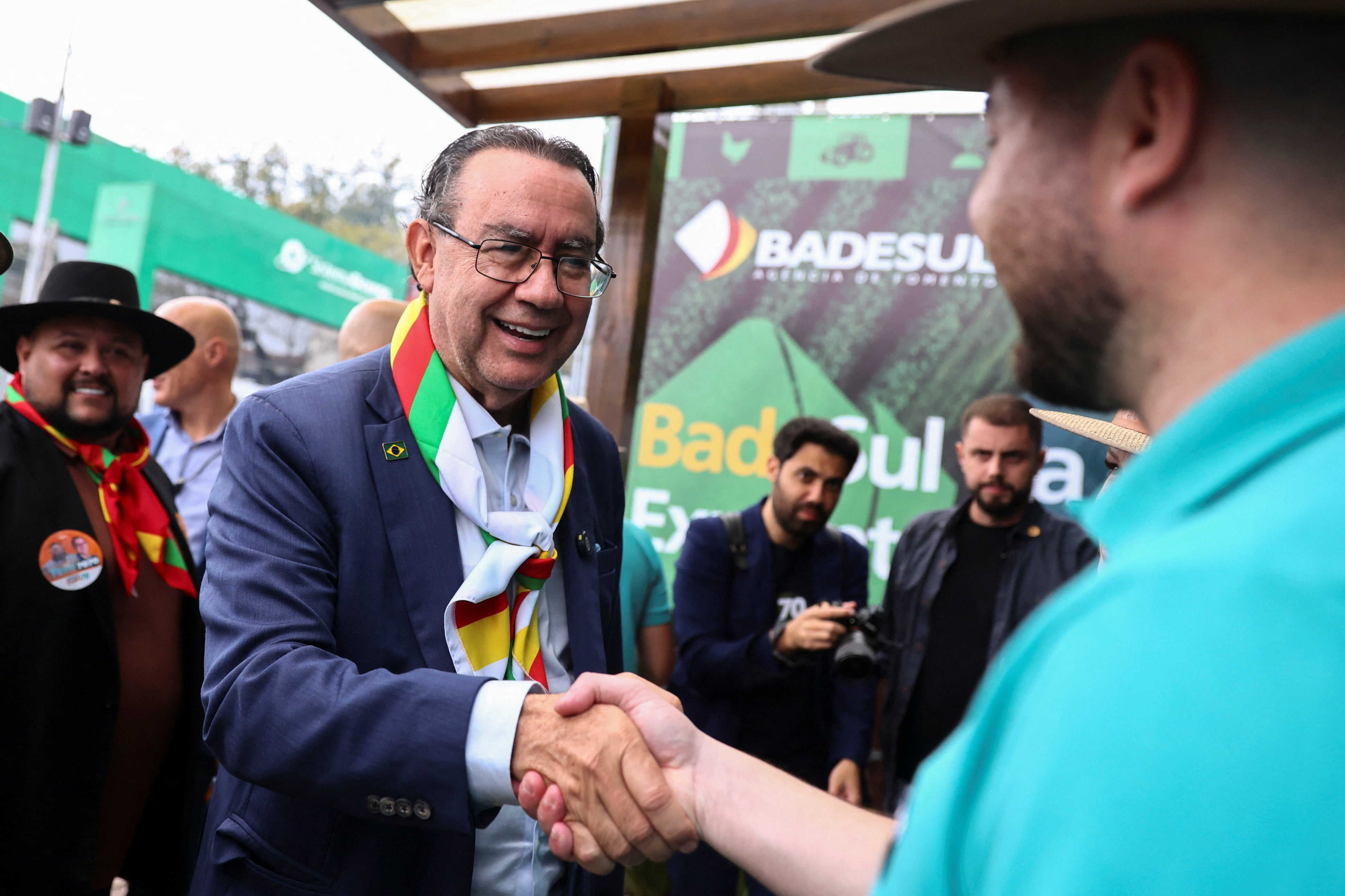 Un candidato sorpresa asoma en la carrera a la Presidencia de Brasil que dominan Lula y Bolsonaro hijo