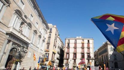 CIENTOS DE ESTUDIANTES CONCENTRAN ANTE EL PALAU DE LA GENERALITAT