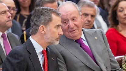 Felipe VI y Juan Carlos I, en un acto en Madrid en 2019.
