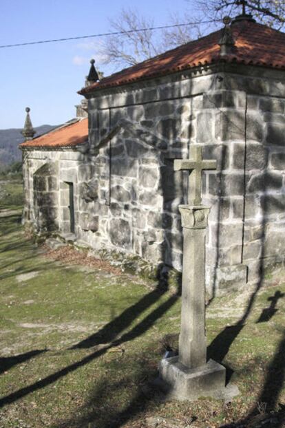 Santuario restaurado por la red en Covelo, Pontevedra.