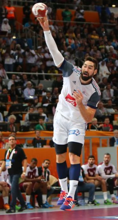 Karabatic lanza a portería durante la final del Mundial ante Qatar