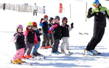 Children skiing at Valdelinares in the Pyrenees.