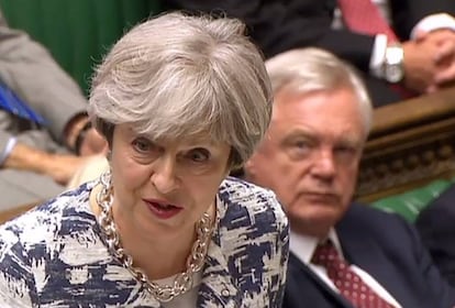Theresa May en el Parlamento Británico, este lunes.