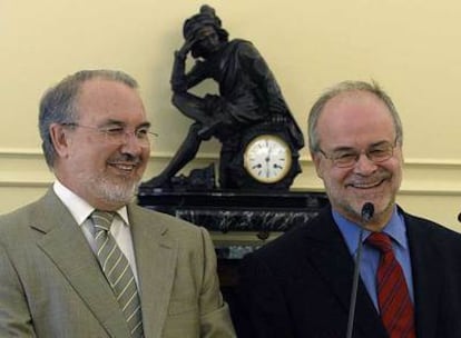 El ministro de Economía, Pedro Solbes, y el consejero catalán de Economía, Antoni Castells.